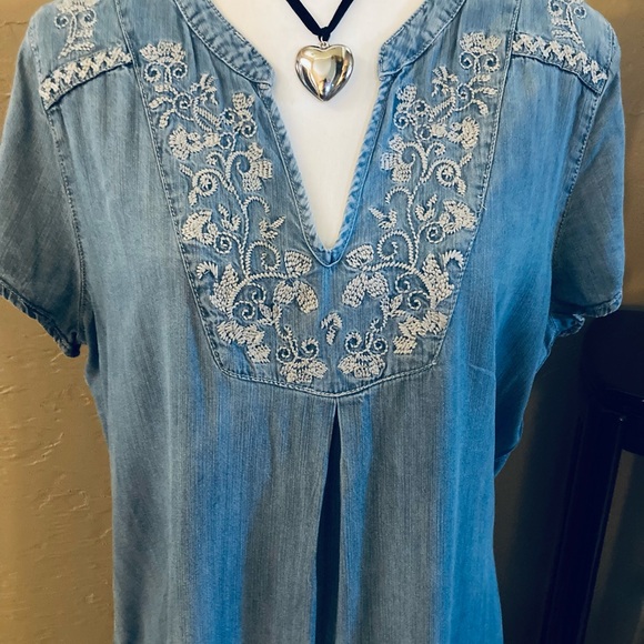 Beautiful V neckline Jean Dress from Maurices - Picture 6 of 7